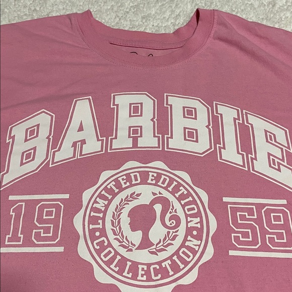 Barbie women’s size Medium Pink Short Sleeve Tee 1959 limited edition collection - Picture 5 of 15